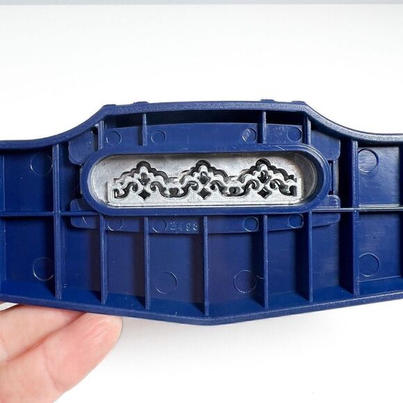 Fiskars Embossing Continuous Border Punch Fancy Pattern - Picture 6 of 6